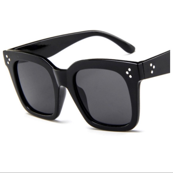Must Have Fabulous Oversized frames Sunglasses - Picture 4 of 10